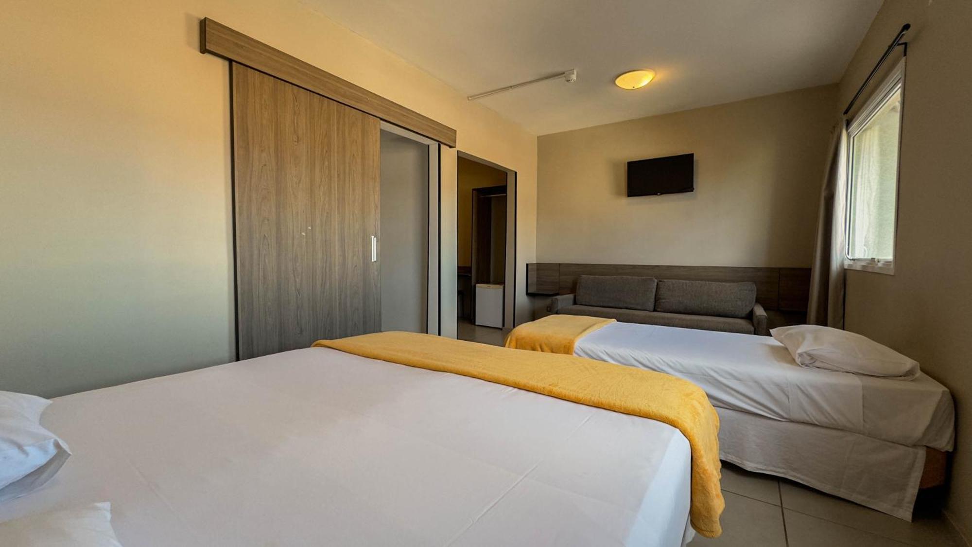 I-Hotel ปีราซิกาบา ภายนอก รูปภาพ