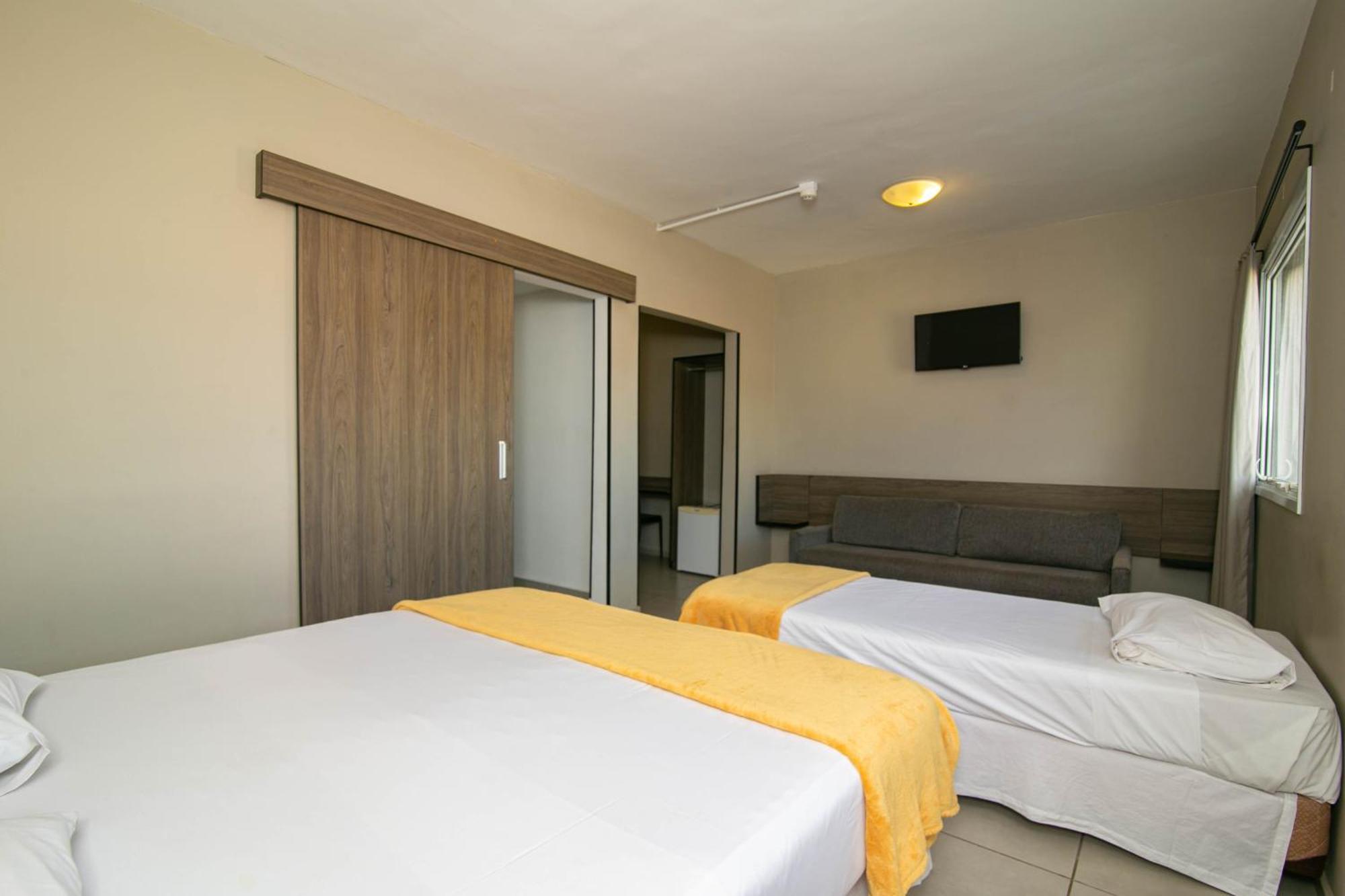 I-Hotel ปีราซิกาบา ภายนอก รูปภาพ