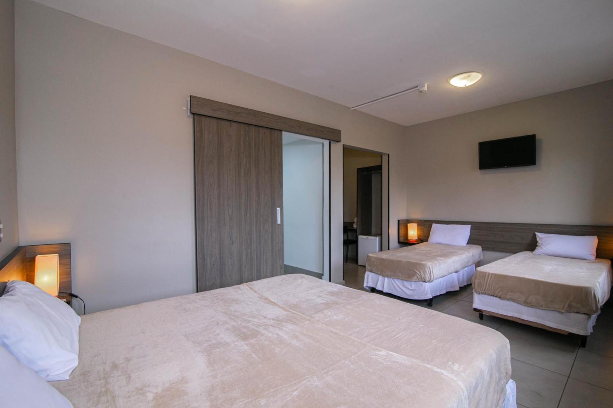 I-Hotel ปีราซิกาบา ภายนอก รูปภาพ