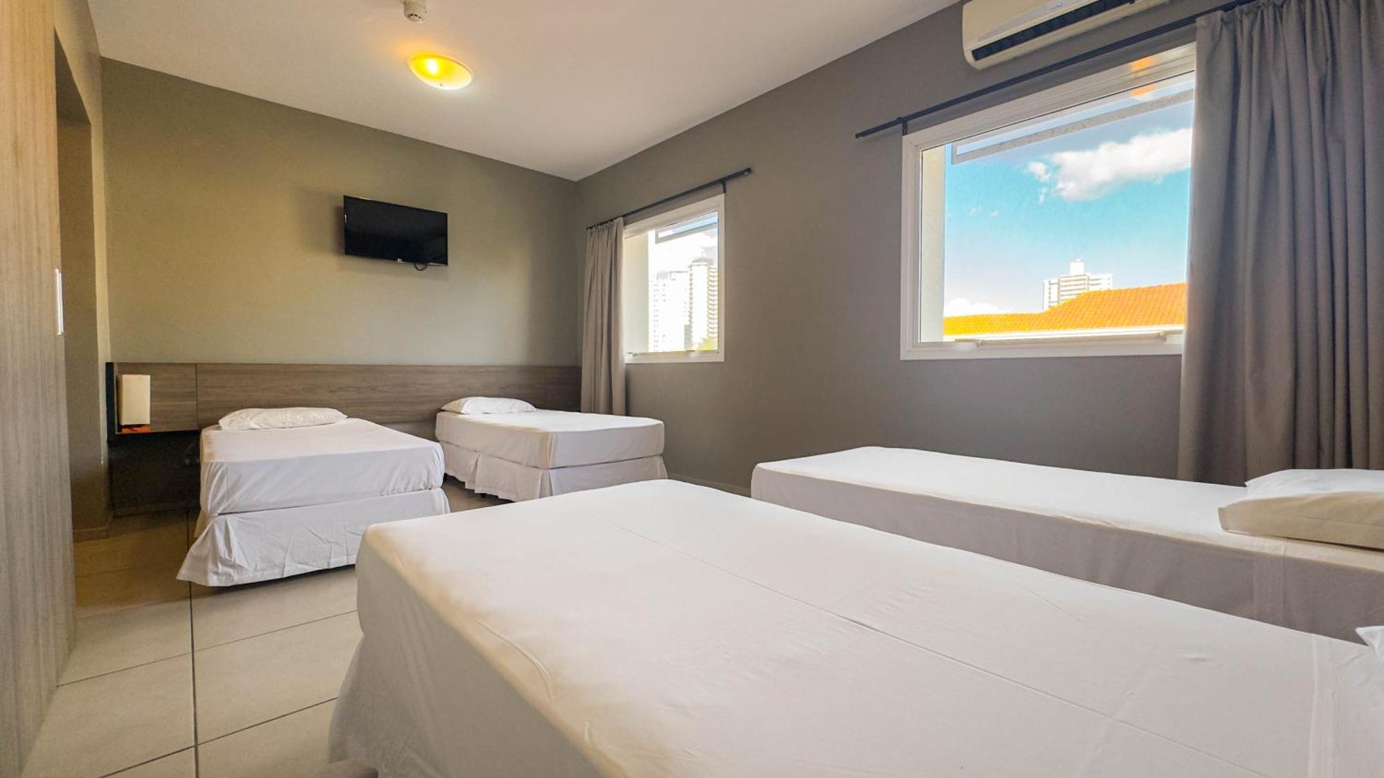 I-Hotel ปีราซิกาบา ภายนอก รูปภาพ